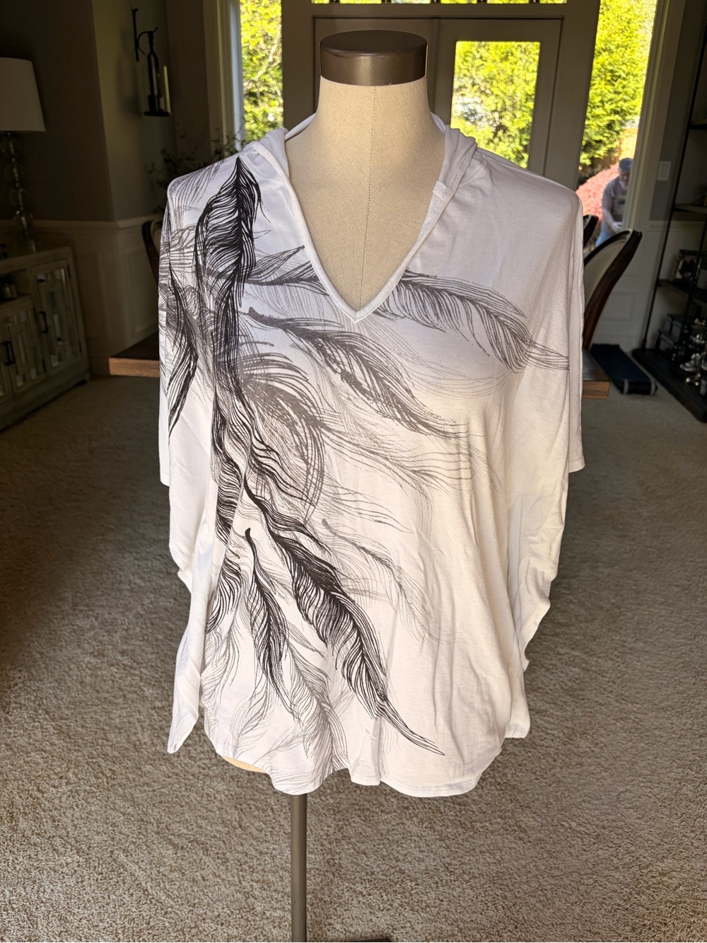 NWOT Red 23 White V-Neck Feather-Print Short Sleeve Tee